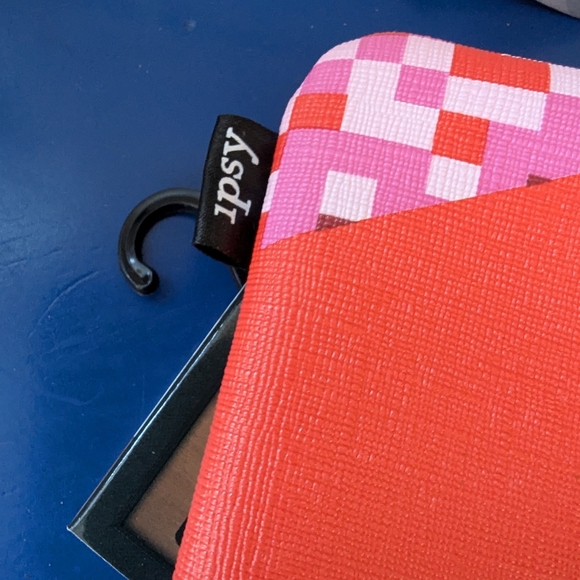 Ipsy x Tetris Makeup Bag - Picture 7 of 7